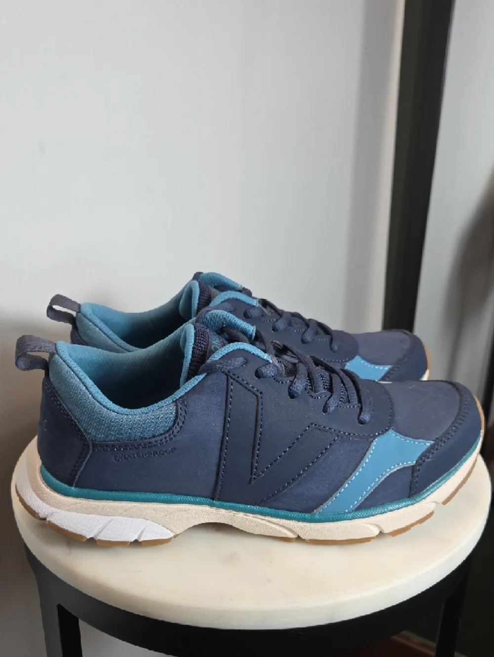 Vionic Navy and Light Blue Women's Athletic Sneakers Size 8 Waterproof